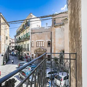  Appartamento Piazza Pretoria & Quattro Canti Roomy Flats With Balconies