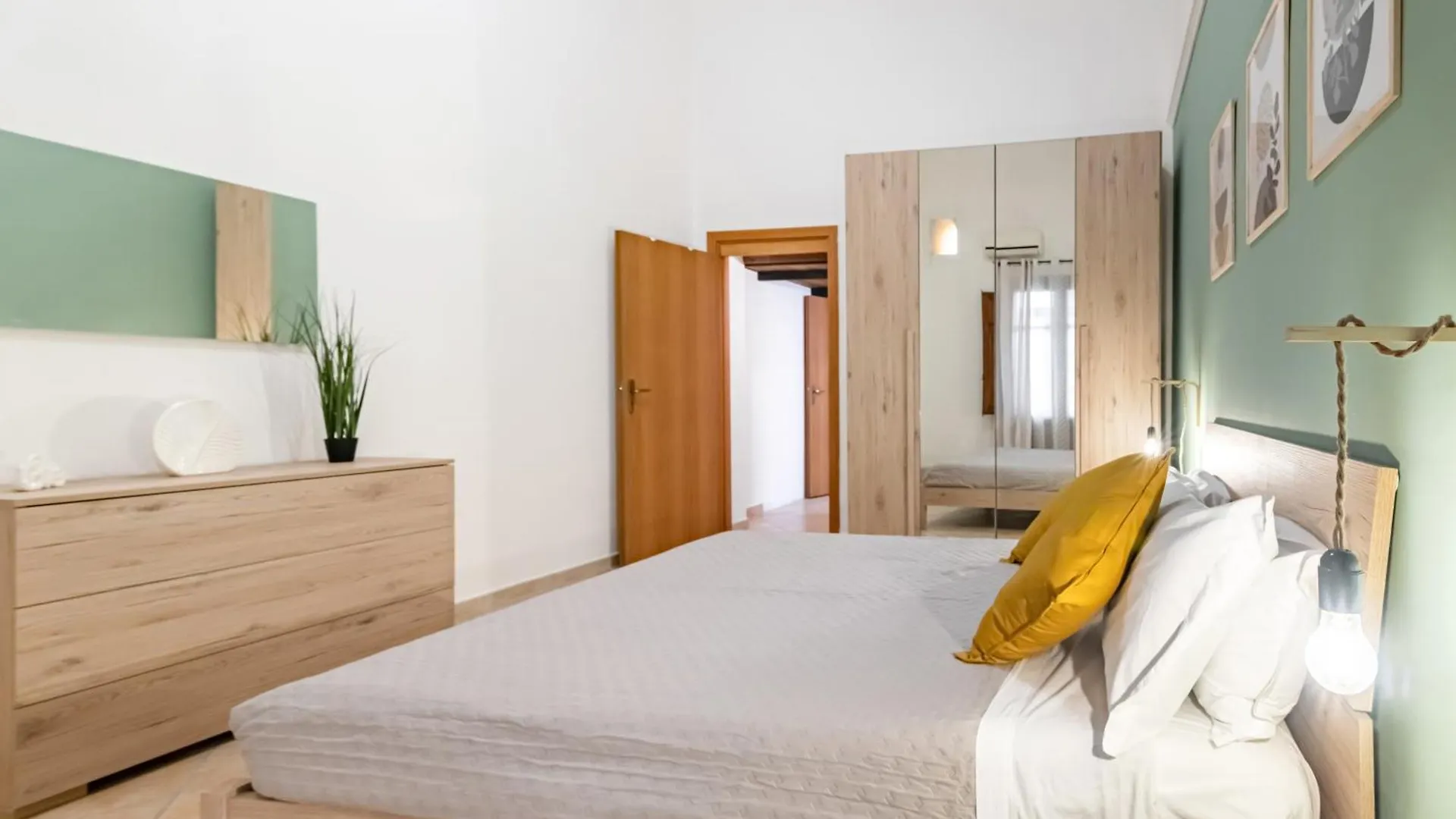 Apartment Your Home At The Cathedral - Palermo Cozy Flat